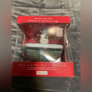 Oneida Double Handled Lidded Fill-A-Bowl Snowman